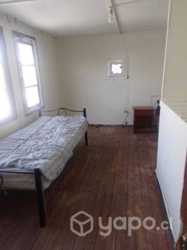 <p>Habitación amoblada en lo espejo</p>