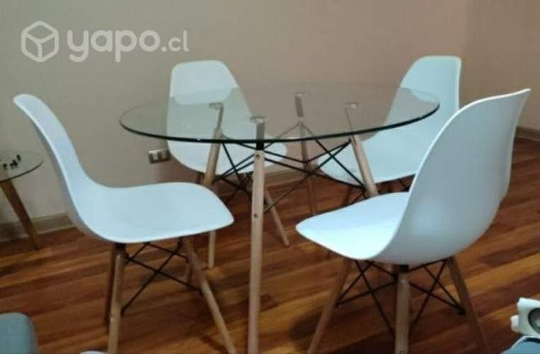 <p>Comedor/Mesa de Vidrio con 4 sillas</p>