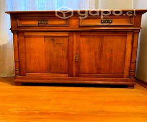 <p>Mueble Antiguo de Raulí</p>