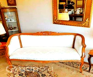 <p>Hermoso sillón francés muy antiguo</p>