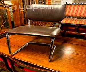 <p>Silla de diseño industrial</p>