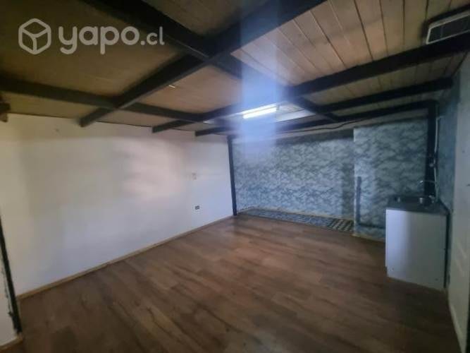 <p>Pieza con baño privado</p>