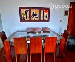 <p>Mesa comedor con sillas</p>