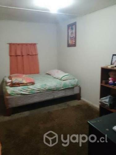 <p>Se arrienda pieza ,persona sola mujer,,$180,000</p>