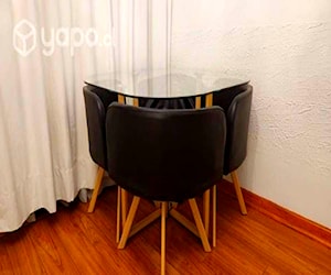 <p>Comedor sillas de eco cuero negro semi nuevo</p>