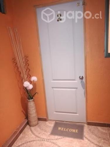 <p>Pieza con baño independiente</p>
