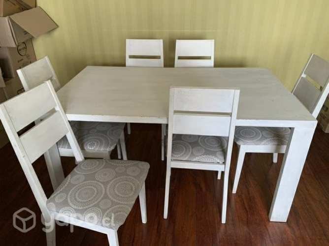 <p>Comedor blanco</p>