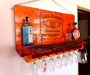 <p>Bar rústico jack daniel's grabado láser</p>