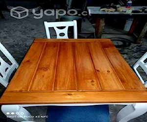 <p>Mesa de madera fina</p>