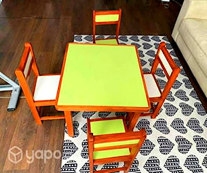 <p>Juego mesa de niño con 4 sillas</p>