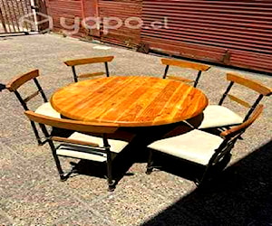 <p>Mesa comedor con 6 sillas</p>