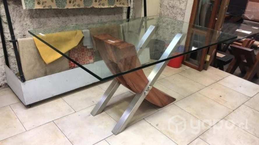 <p>Mesa Comedor-cubierta vidrio base madera poco uso</p>