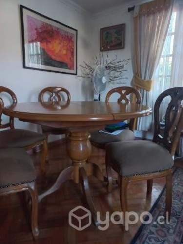 <p>Comedor con 6 sillas hermoso de madera castaño</p>