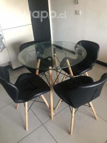 <p>Comedor Madrid + 4 Sillas Mariposa Tulip Negras</p>