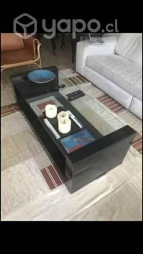 <p>Mesa de centro madera negra con vidrio arriba</p>