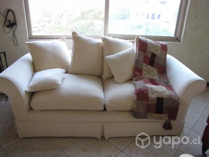 <p>Sofa Laura Ashley</p>