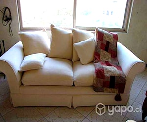 <p>Sofa Laura Ashley</p>