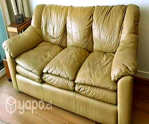 <p>Sofa CUERO natural 3 cuerpos</p>