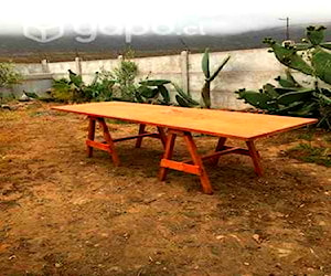 <p>Mesa y bancas con Mantel y caminos</p>