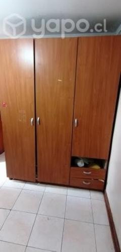 <p>Amplio closet 3 puertas usado en buen estado</p>