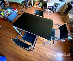 <p>Sillas con mesa reuniones</p>