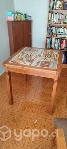 <p>Mesa con diseño</p>