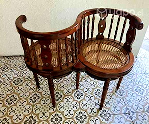 <p>Antiguo sillón tú y yo</p>