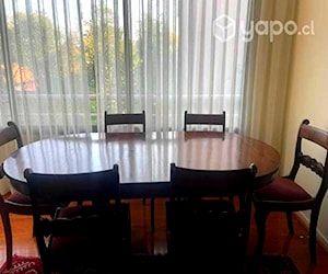 <p>Juego de comedor con sillas</p>