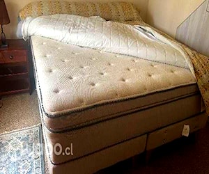 <p>Cama Drom super king + colchón y cubre cama</p>