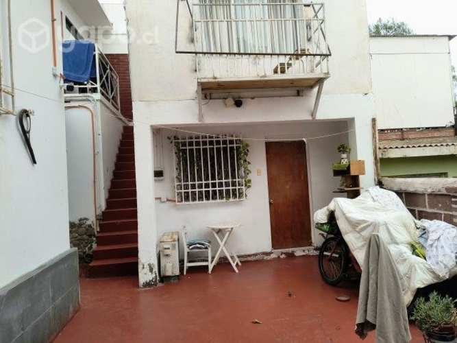 <p>Habitacion persona sola a pasos del Hospital</p>