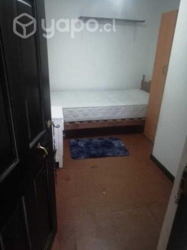 <p>Se arrienda habitacion persona sol@</p>