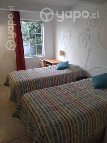 <p>Habitación dos camas baño privado en Cerro Alegre</p>