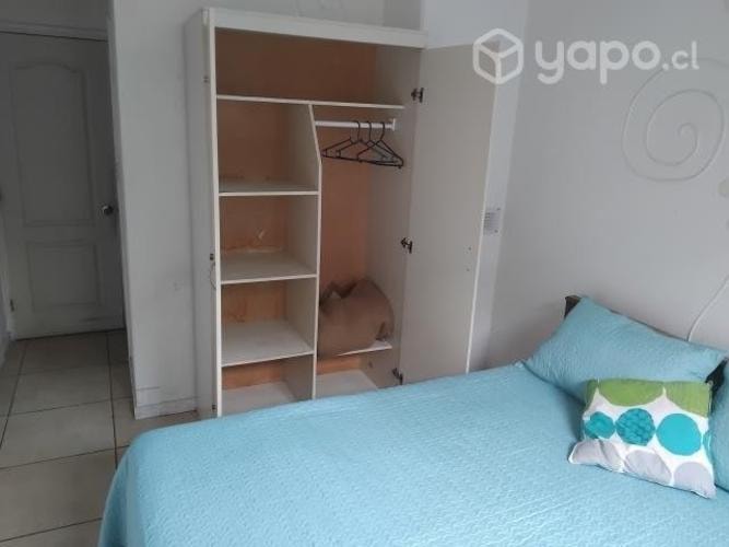 <p>Habitación doble baño privado en Cerro Alegre</p>
