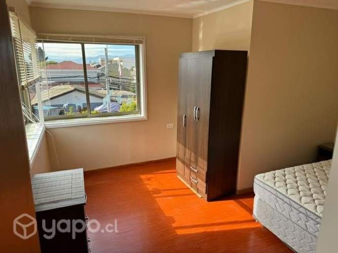 <p>Pieza grande en arriendo</p>