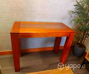 <p>Arrimo; madera vidrio, impecable</p>