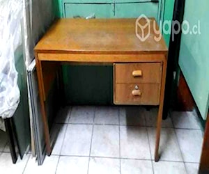 <p>Vendo muebles de colegio usados</p>