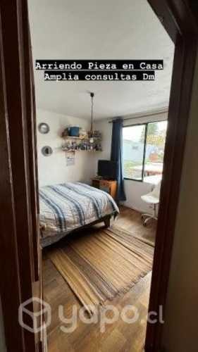 <p>Arriendo linda pieza</p> image