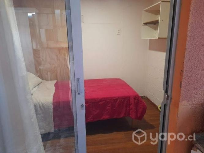 <p>Arriendo pieza</p> image