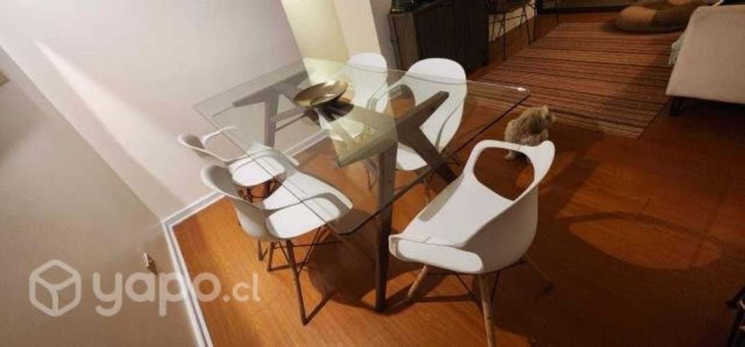 <p>Comedor con sillas</p>