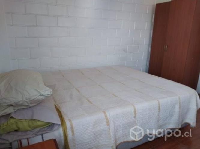 <p>Arriendo piezas amobladas</p> image