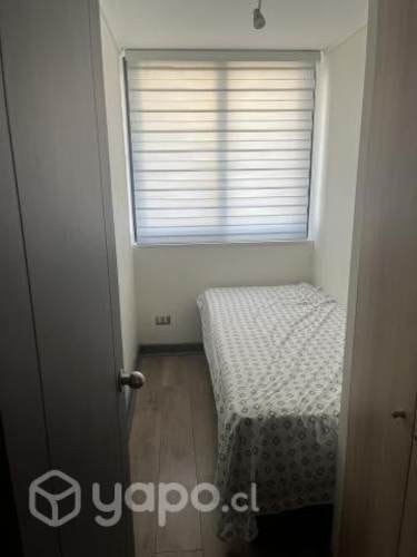 <p>Se arrienda habitación para dama</p>