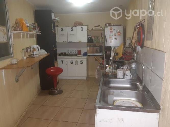 <p>Arriendo de pieza con baño para una persona</p>