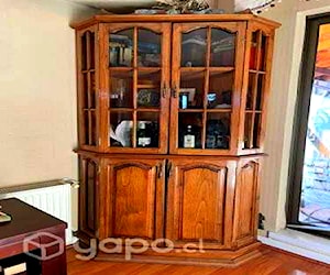 <p>Mueble esquinero de castaño</p>