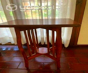 <p>Mesa de madera grande, mediana y pequeña</p>