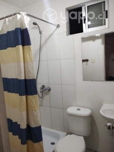<p>Arriendo pieza /baño privado</p>