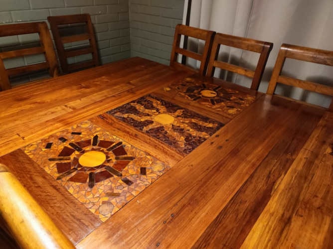 <p>VENDO COMEDOR 10 SILLAS MADERA Nativa, PRECIO REBAJADO</p>