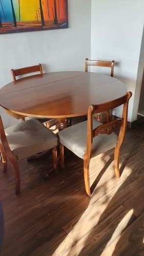 <p>Juego comedor redondo 4 sillas</p>