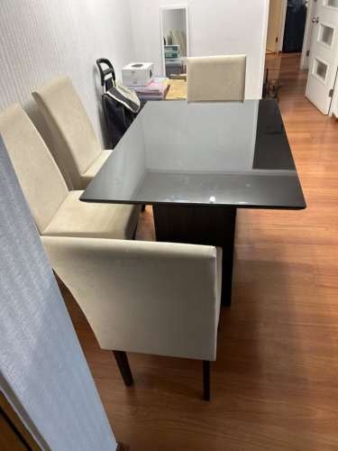 <p>Comedor 4 sillas</p>