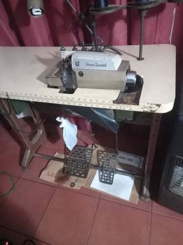 <p>Vendo Maquina overlock</p>