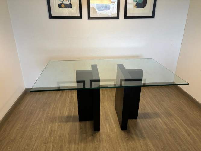 <p>Mesa de comedor  Cristal base madera</p>